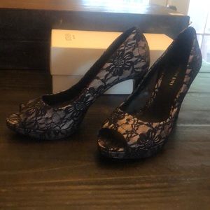 Gianni Bini black lace heels